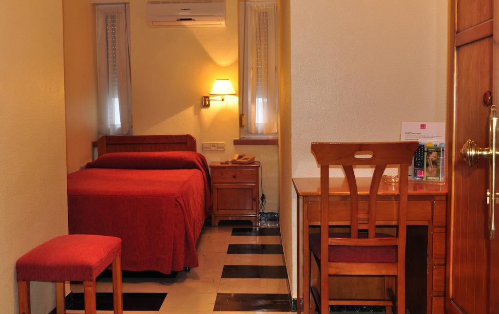 Hotel Los Rosales Альманса Номер фото